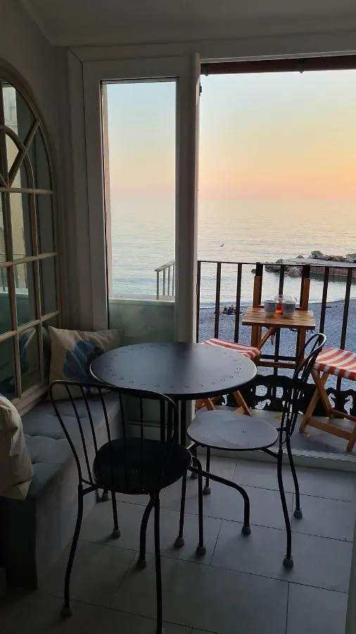 Best Flat Beachfront Camogli 0*,